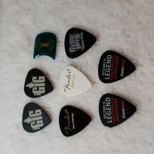 8 Guitar Picks